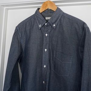 Gustin button-down, collared shirt in indigo twill